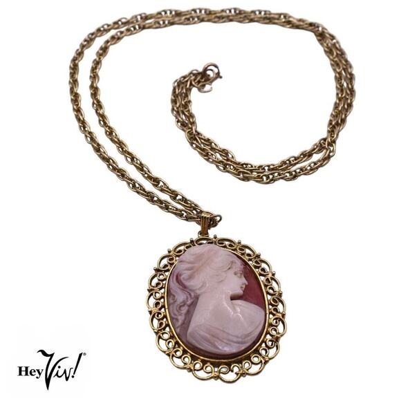 Vintage Cameo Pendant Necklace w Ornate Scalloped Frame 30" Chain - Hey Viv - Picture 4 of 5